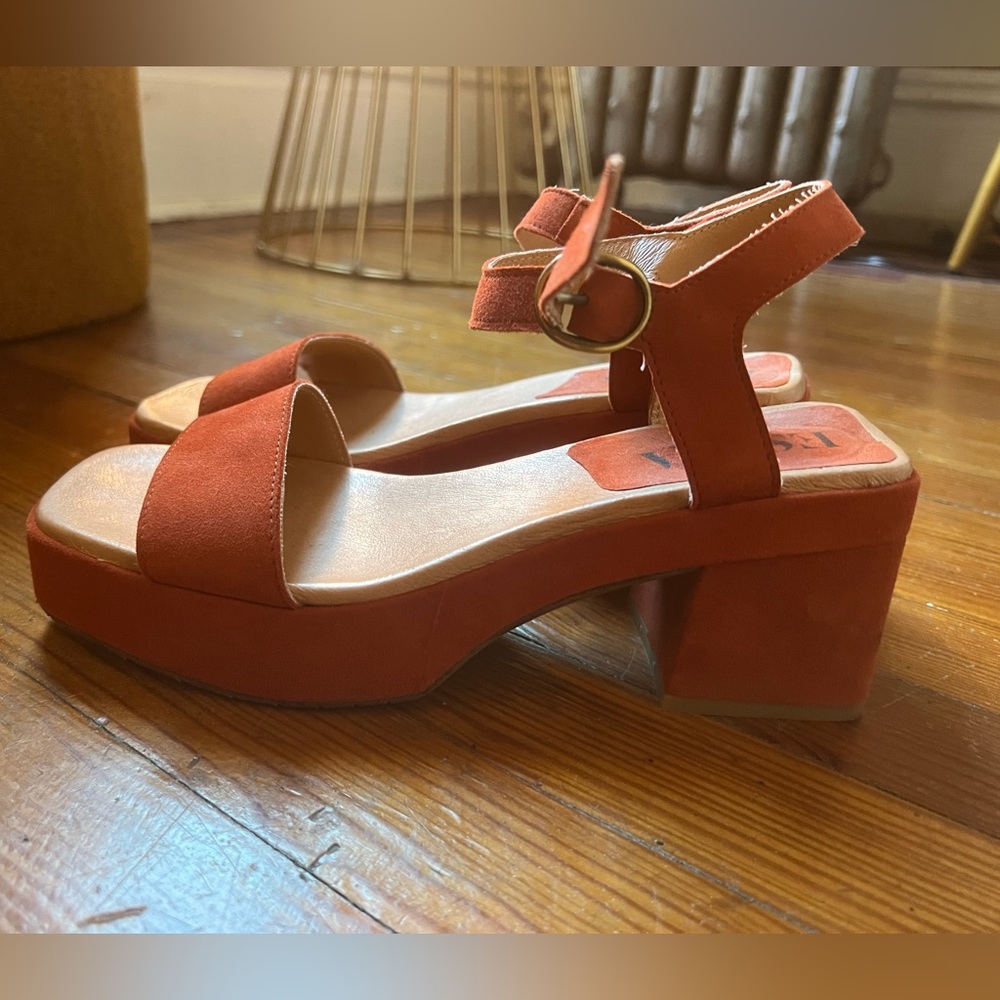 Esska Platform Chunky Heel Sandals in Rust, Size 8.